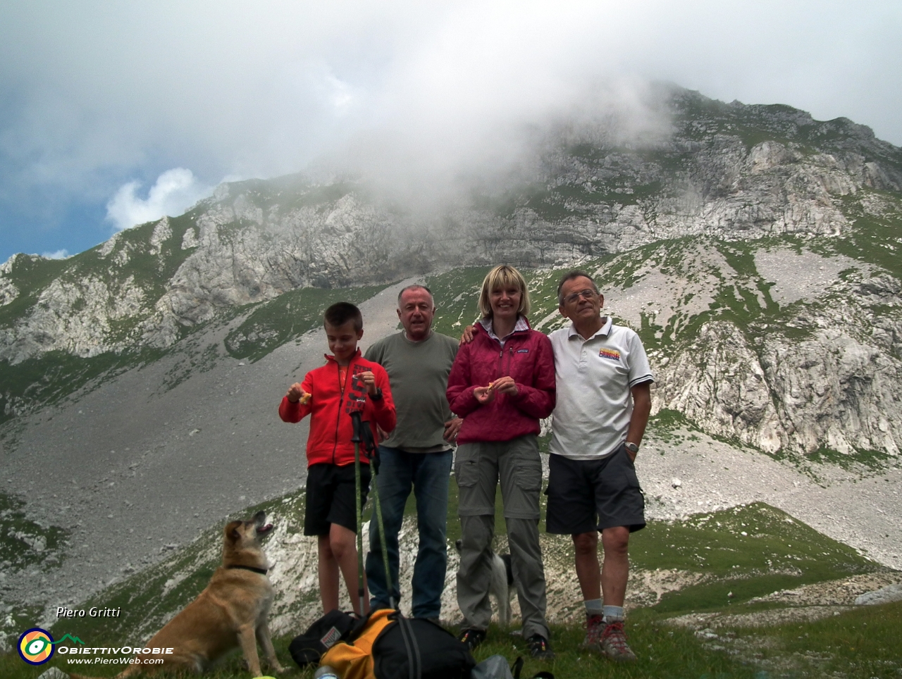 46 un po' di sole per autoscatto con la Corna Piana....JPG